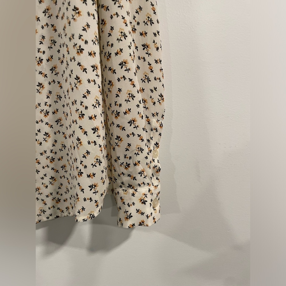 Floral Button Down Blouse - Picture 4 of 5